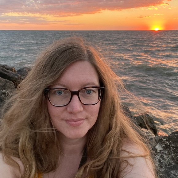 Meet your Posher, Melissa - Picture 4 of 4